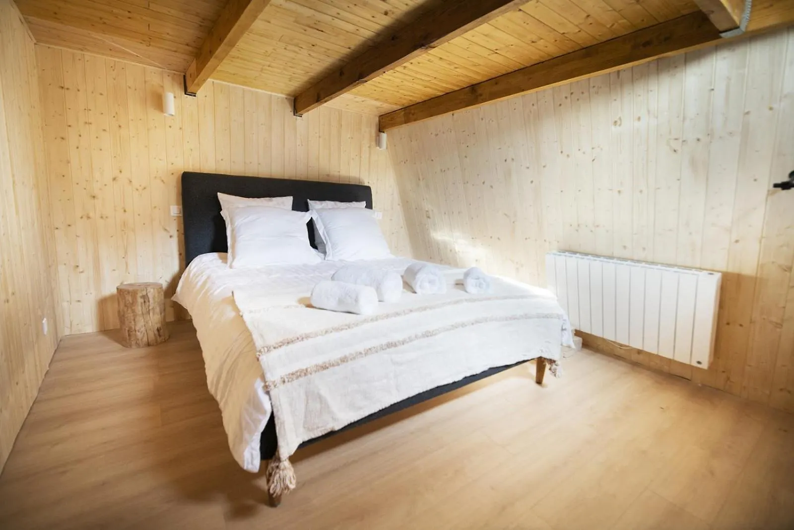 Bel Appartement Type Chalet Avec Balneo Et Jardin Greolieres Apartment